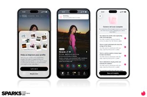 Tinder Camera Roll Scan 기능 화면 — 사진첩 분석 후 프로필 개선 제안