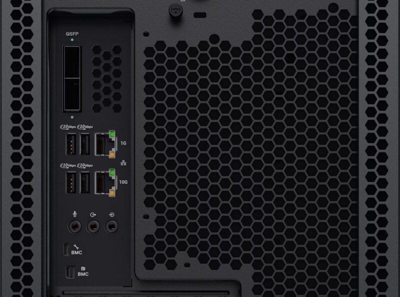 Dell Pro Max GB300 후면 포트 구성 — USB, 네트워크, 디스플레이 출력 단자 배치